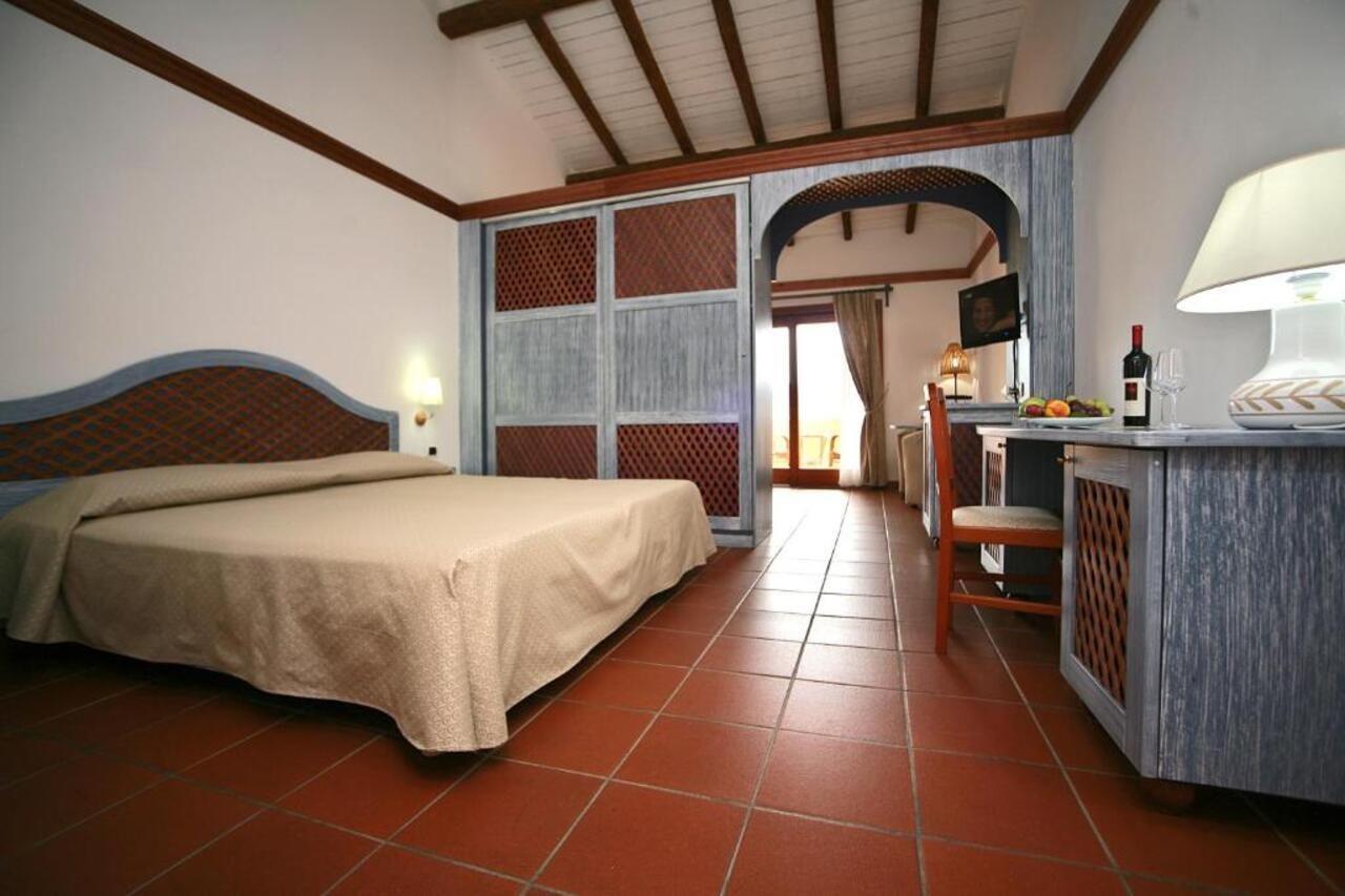 Hotel Palumbalza Porto Rotondo Ruang foto