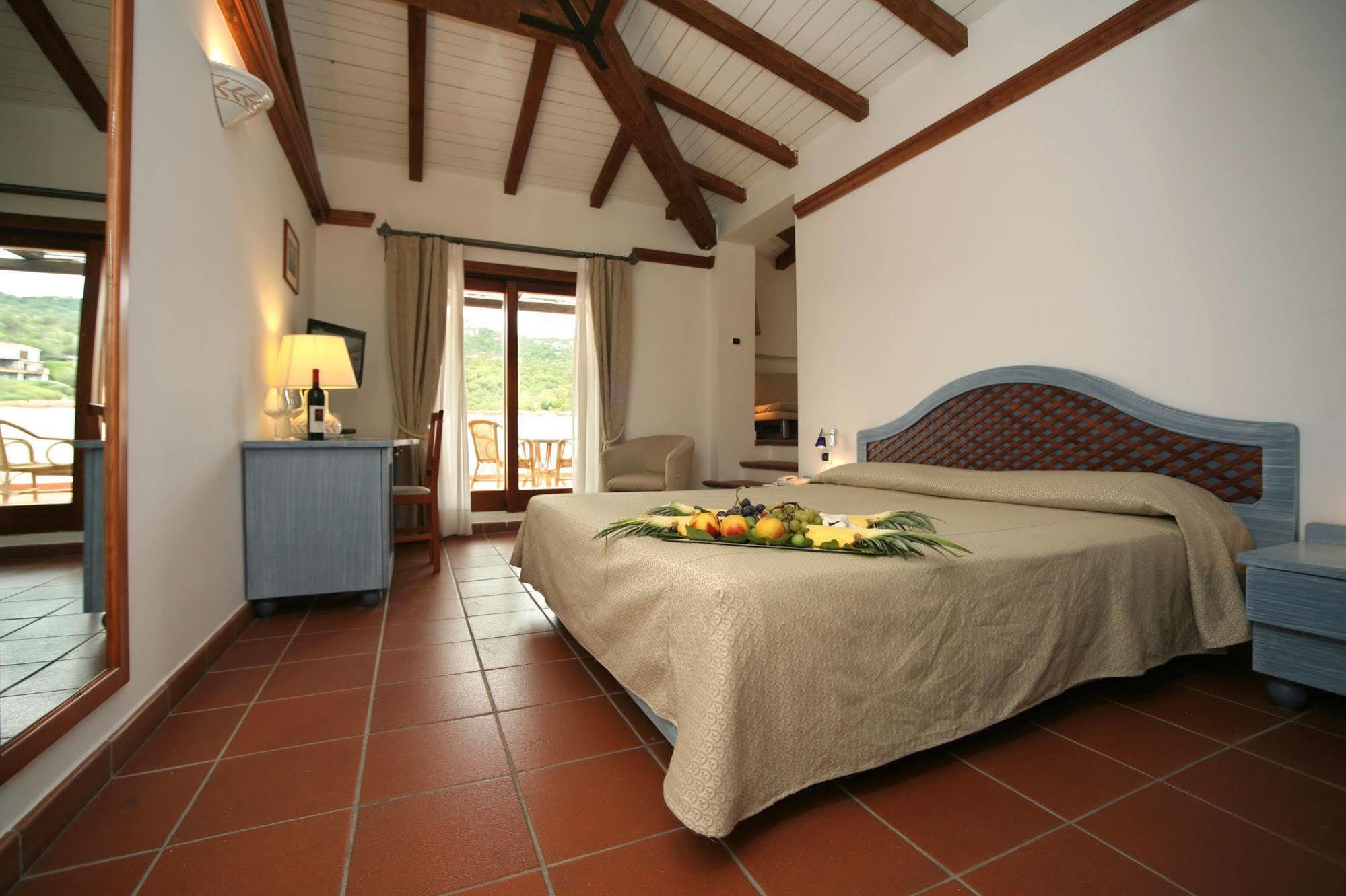 Hotel Palumbalza Porto Rotondo Bagian luar foto
